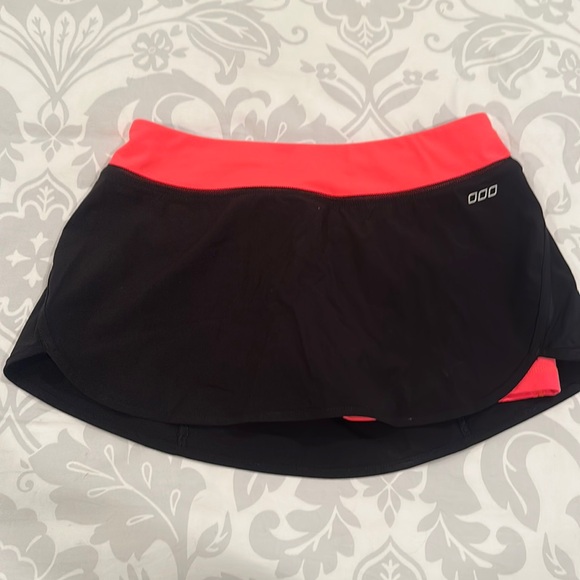 LORNA JANE ATHLETIC SKORT SIZE MEDIUM - Picture 1 of 3